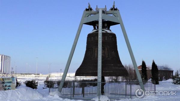 Колокол у Кафедрального собора имени Александра Невского (Россия, Нижний Новгород)