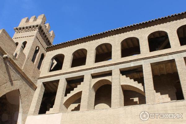 Дворец Альхаферия Palacio de la Aljaferia (Испания, Сарагоса) фото