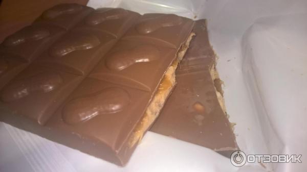 Шоколад Milka с карамельной начинкой с арахисом и с арахисовой начинкой с воздушным рисом и кусочками арахиса фото