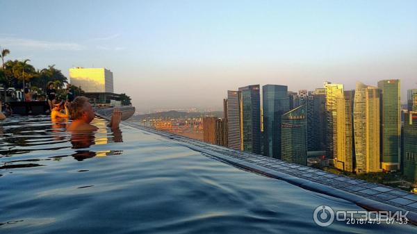 Бассейн-инфинити отеля Marina Bay Sands. Сингапур.