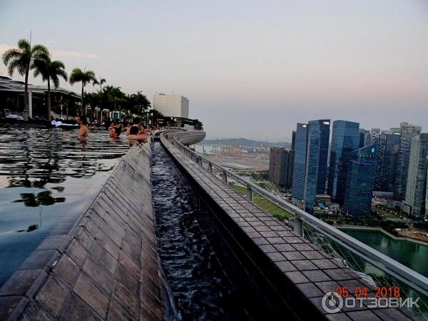 Бассейн-инфинити отеля Marina Bay Sands. Сингапур.