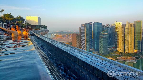 Бассейн-инфинити отеля Marina Bay Sands. Сингапур.