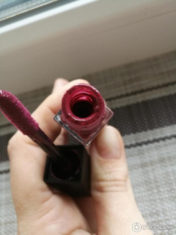 Блеск для губ Maybelline Vivid Matte фото