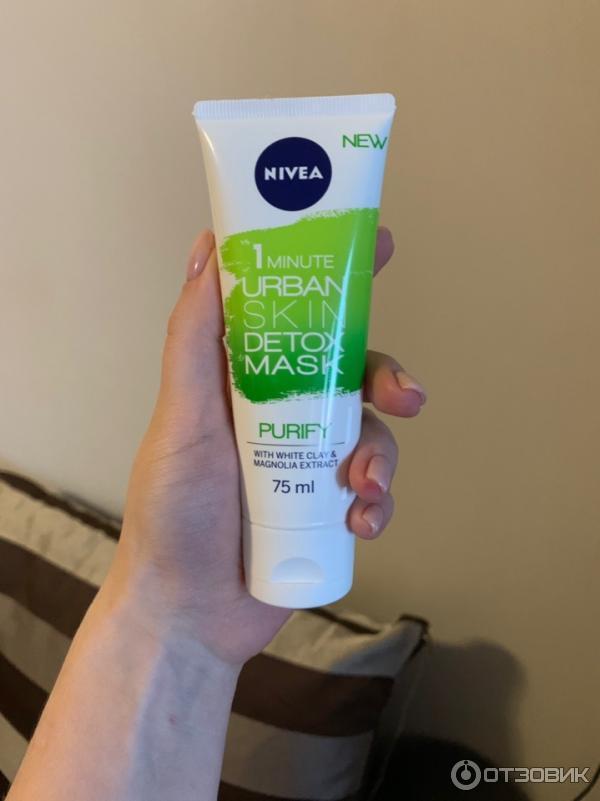 Тюбик с маской от Nivea.