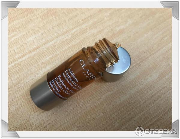 Концентрат с эффектом искусственного загара Clarins Radiance-Plus Golden Glow Booster фото