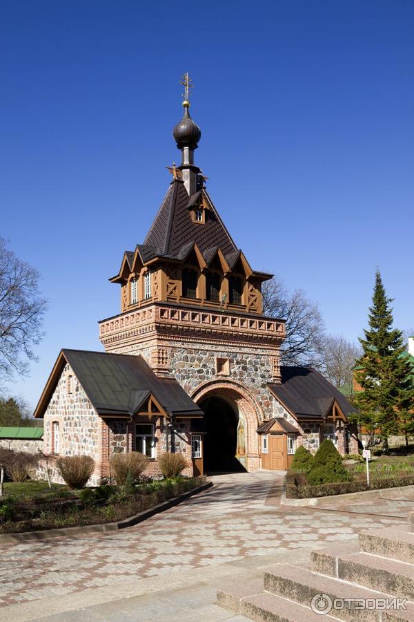 Монастырь летом