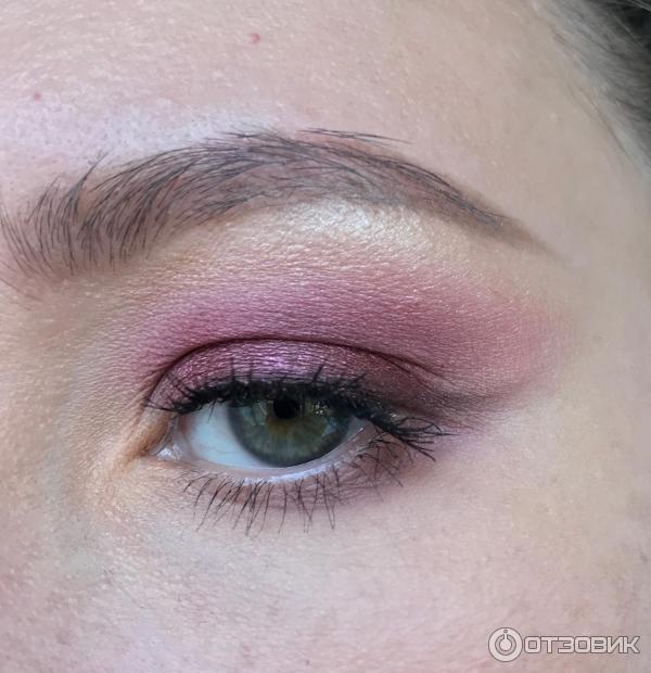 Палетка теней для век Eveline Eyeshadow Professional Palette фото