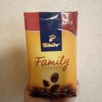 Натуральный жареный молотый кофе Tchibo Family среднеобжаренный фото