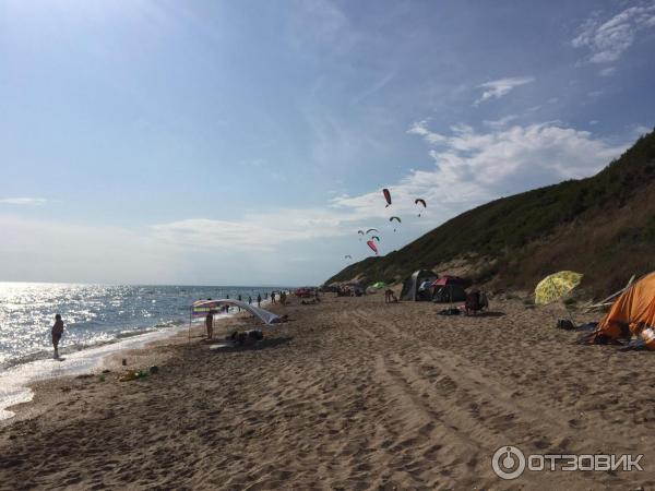 Парашютный спорт на диком пляже