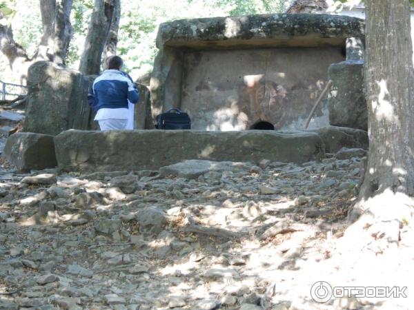 Дольмен в Джубге (Россия, Краснодарский край) фото