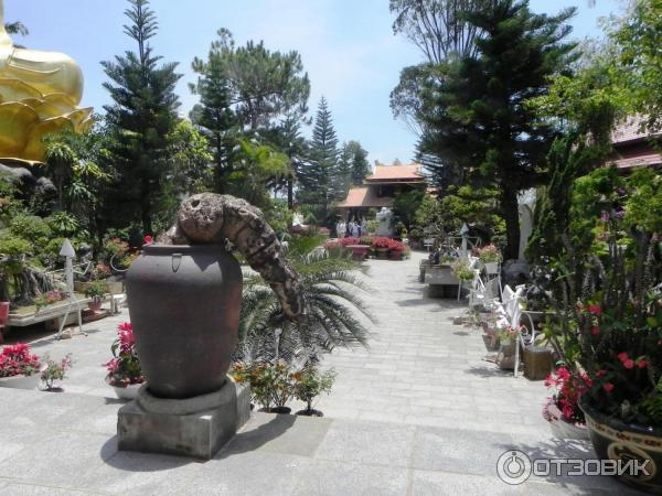 Буддийский храмовый комплекс Чук Лам (Вьетнам, Ламдонг) фото