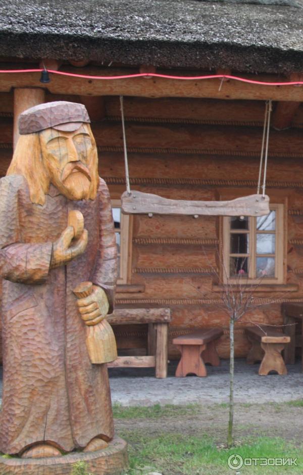 Деревянные статуи