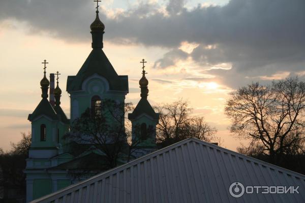 Церковь из окна гостиницы интурист