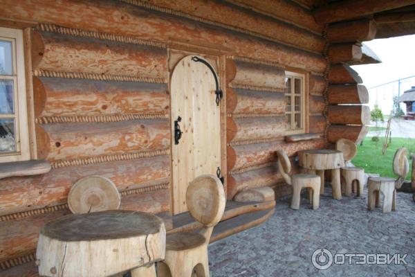 Пеньки у кафе