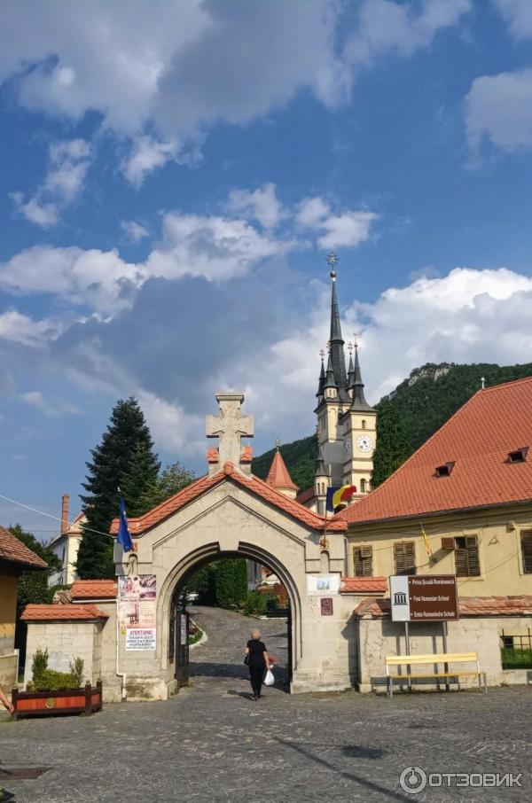 вход в церковь святого николая брашов