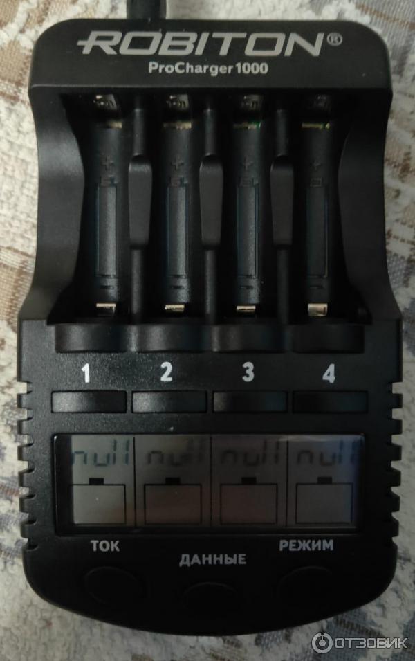 Интеллектуальное зарядное устройство ROBITON ProCharger1000 фото