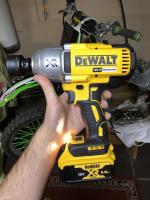 Гайковерт ударный аккумуляторный DeWALT DCF899 P2 фото