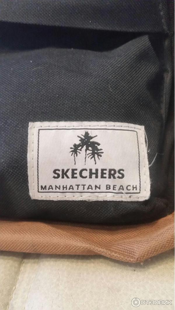 Наклейка (крупный план) черного рюкзака Skechers