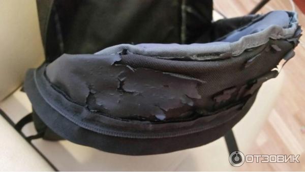 Левая сторона рюкзака Skechers c коричневым смайликом (вид сверху)