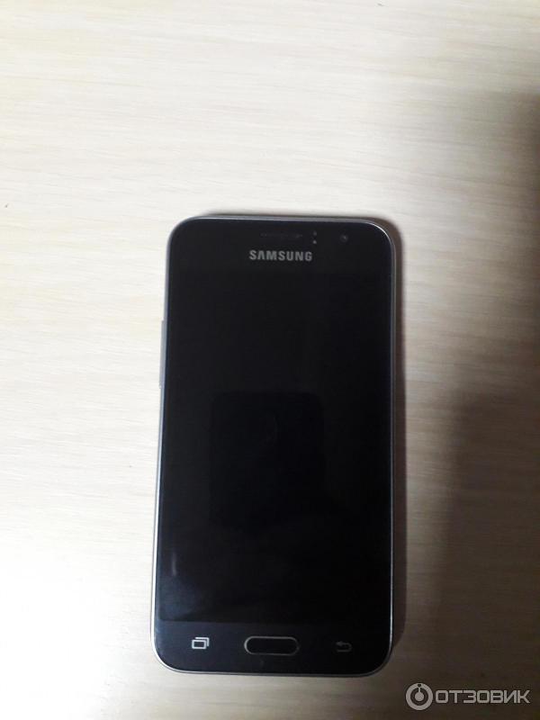 Смартфон Samsung Galaxy J1 фото