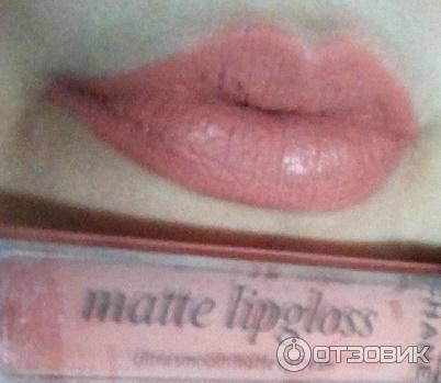 Блеск для губ Chanel Matte Lipgloss фото