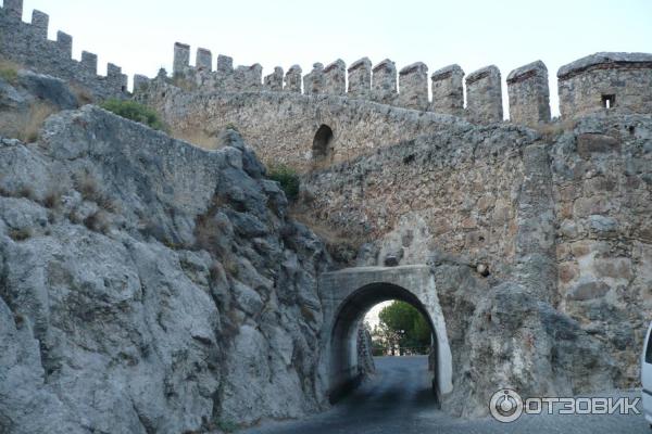 Стена древней крепости в Алании