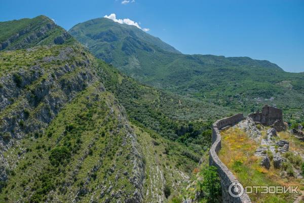 Бар Старый город (Черногория). Виды со стен. Горный склон. Крепость.