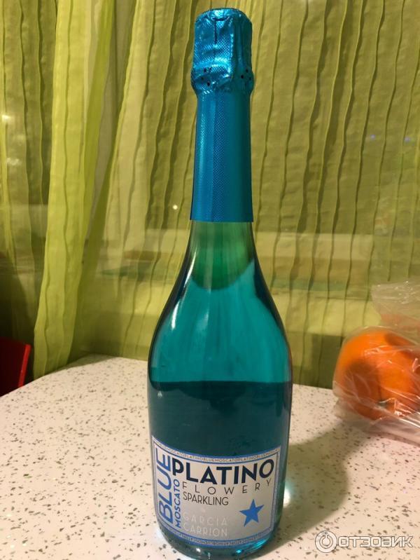 Вино с синей этикеткой. Platino Blue Moscato. Игристое вино Platino Blue Moscato. Голубое шампанское Blue Platino. Боско Москато шампанское.