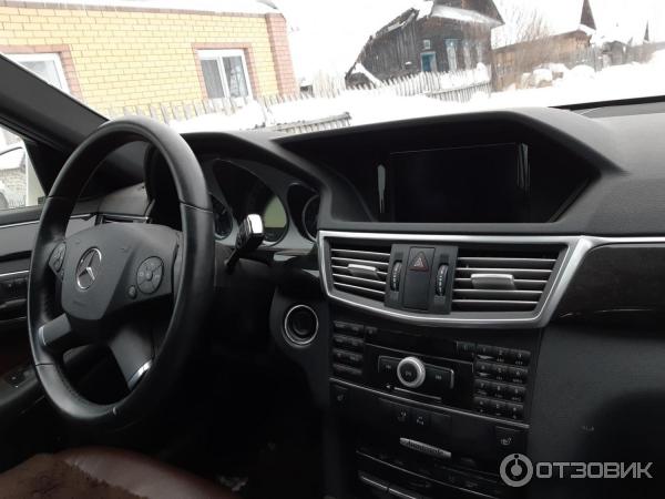 Автомобиль Mercedes-Benz E Class - седан фото