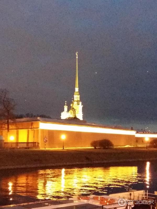 Прогулка вдоль реки Невы по Петроградскому острову (Россия, Санкт-Петербург) фото