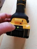 Гайковерт ударный аккумуляторный DeWALT DCF899 P2 фото