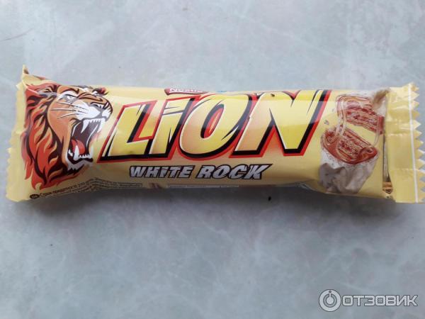 Шоколадный батончик Nestle Lion White Rock фото