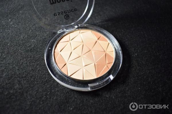 Essence mosaic compact powder