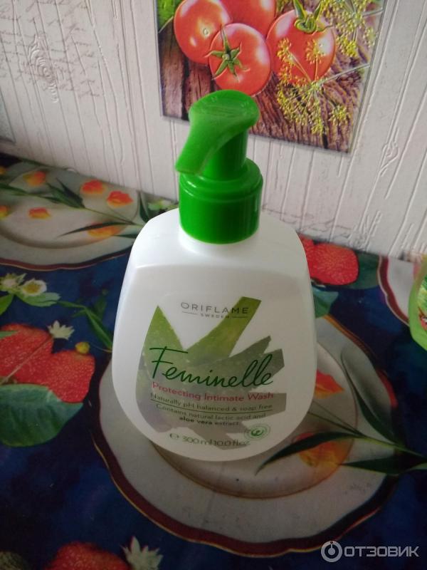 Очищающее средство для интимной гигиены Oriflame Feminelle Protecting Intimate Wash aloe vera фото