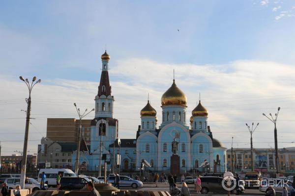 Памятник Александру Невскому и собор.