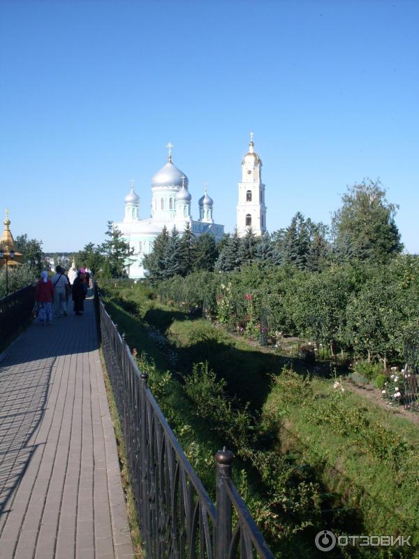 Канавка в Дивеево в 2000