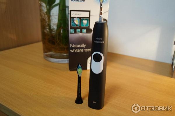 Электрическая звуковая зубная щетка Philips Sonicare HX6232/20 фото