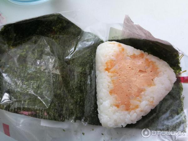 ВкусВилл запустил десертный онигири с клубникой