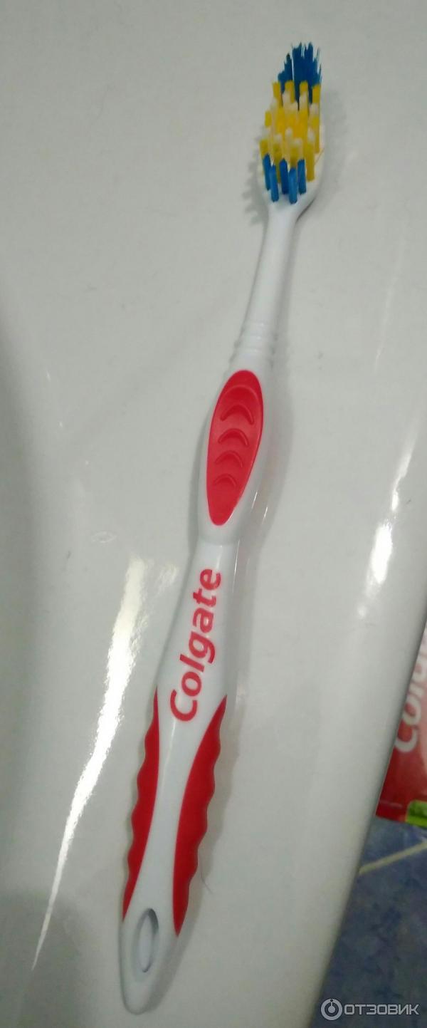 Зубная щетка Colgate Средняя жесткость фото