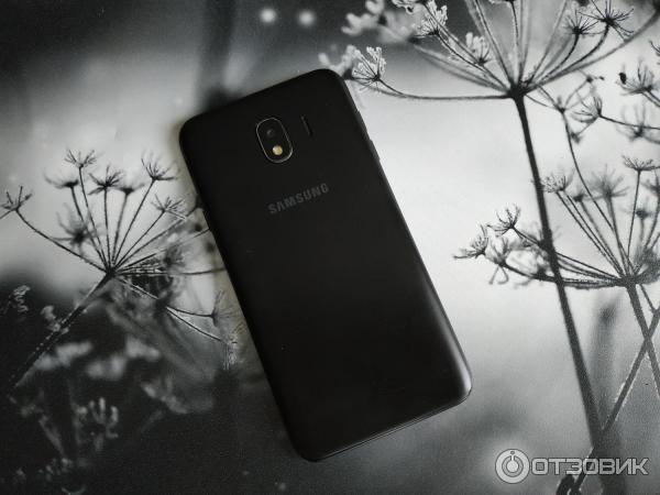 Смартфон Samsung Galaxy J4