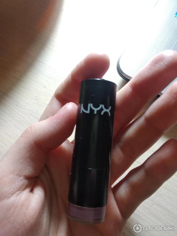 Губная помада NYX Extra Creamy Round Lipstick фото