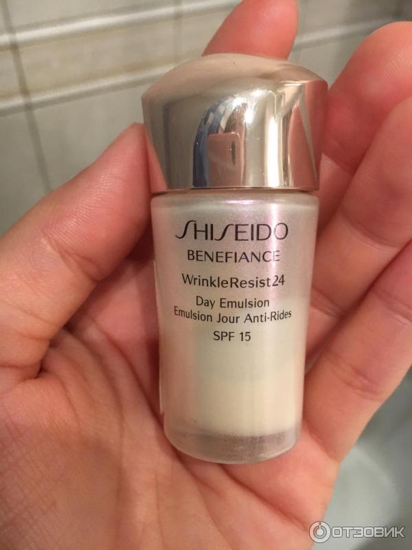 Эмульсия для лица Shiseido Benefiance WrinkleResist 24 SPF15 дневная фото