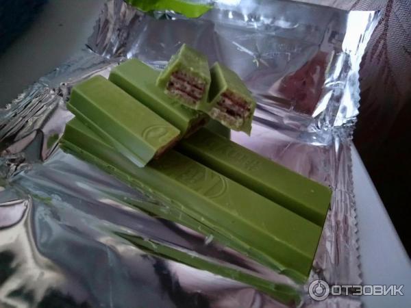 Белый шоколад KitKat Green tea Matcha фото