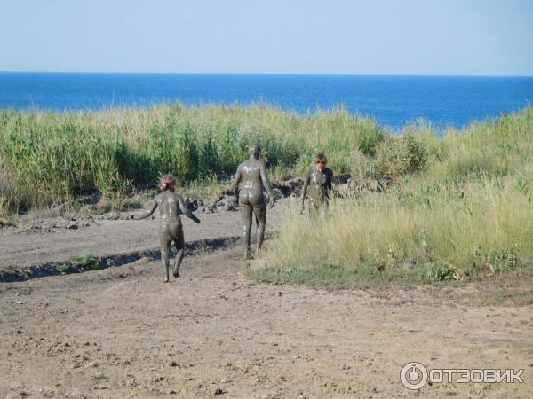 Грязевой вулкан в пос. Кучугуры (Россия, Краснодарский край) фото