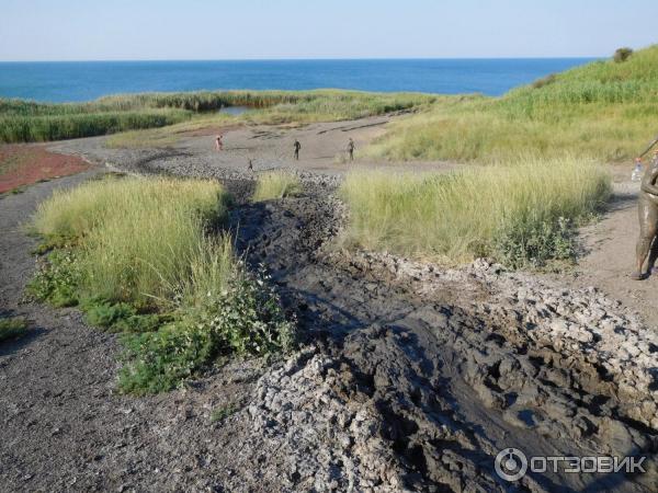 Грязевой вулкан в пос. Кучугуры (Россия, Краснодарский край) фото