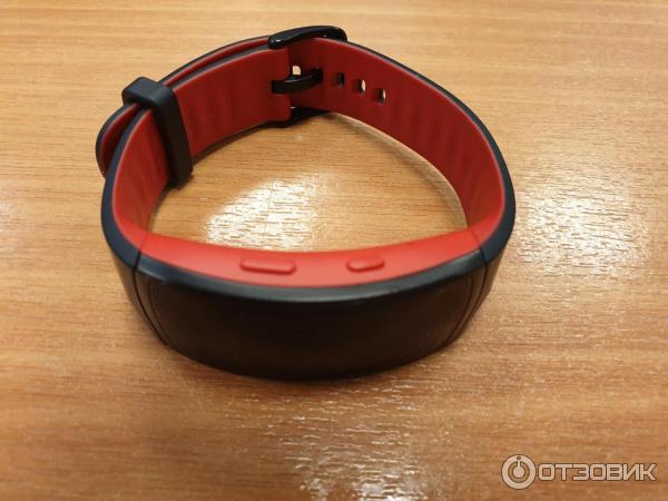 Фитнес-браслет Samsung Gear Fit2 Pro фото