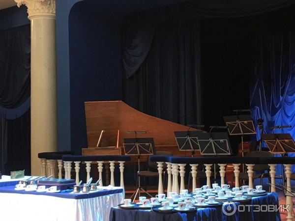 Геликон опера кантата. Кофейная кантата геликон фото. Кофейная кантата иоганн себастьян бах. Зал княгини шаховской геликон. Белоколонный зал княгини шаховской кофейная кантата.