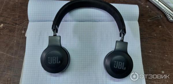 Беспроводные наушники JBL E45BT фото