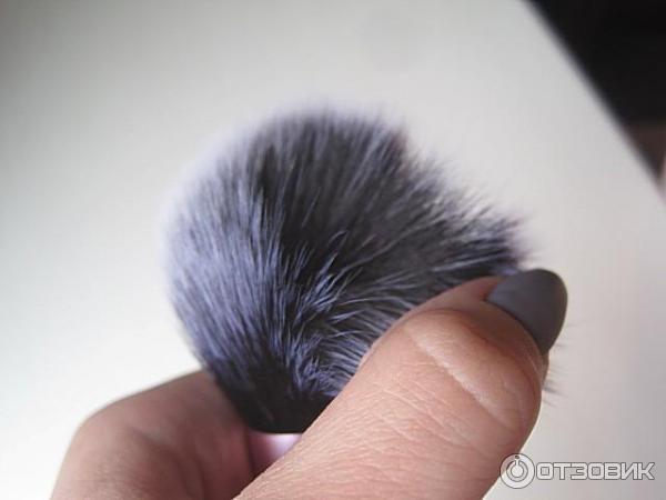 Кисть для румян Real Techniques Blush Brush фото