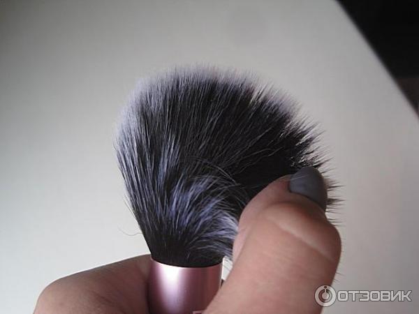 Кисть для румян Real Techniques Blush Brush фото